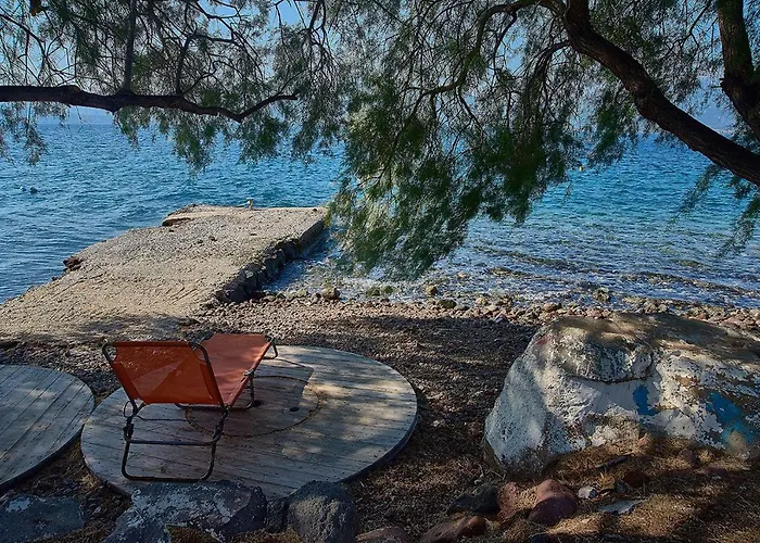 펜션 Almyriki Méthana